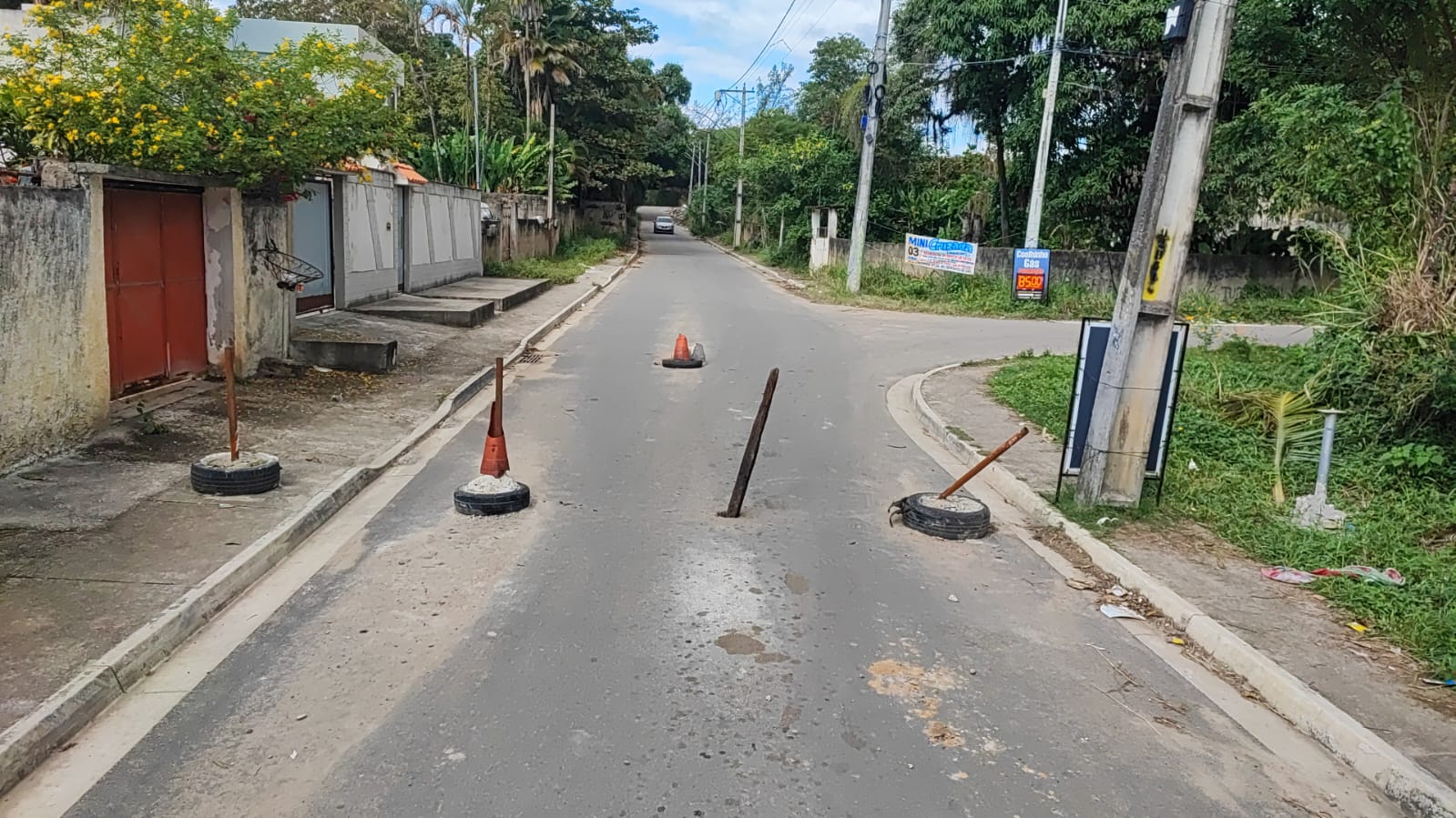 Policiais militares de São Gonçalo retiraram 15 toneladas de barricadas das ruas